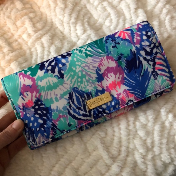 Lilly Pulitzer Handbags - Lilly Pulitzer travel wallet
